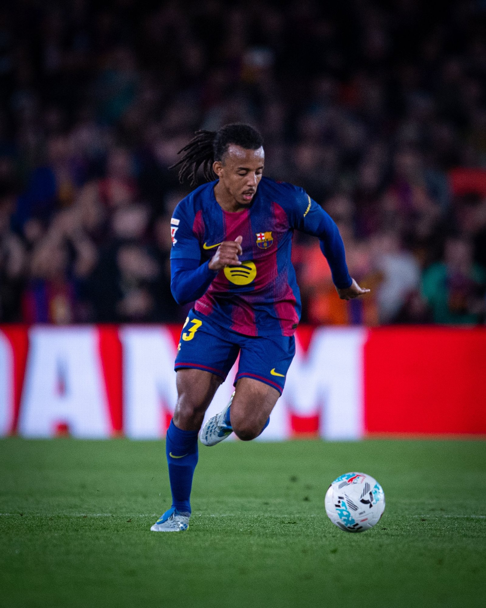 Kounde con el balón