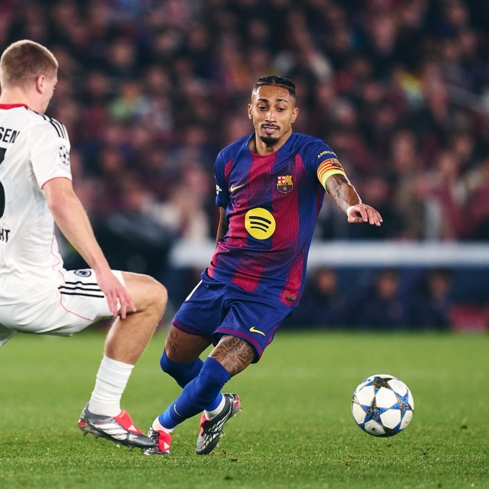 Raphinha en un partido de Champions.