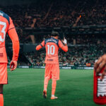 Lamine Yamal saltando al campo en el Betis-Barça