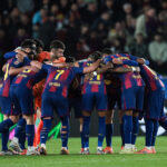 Corro del equipo antes del comienzo del Barça-Osasuna