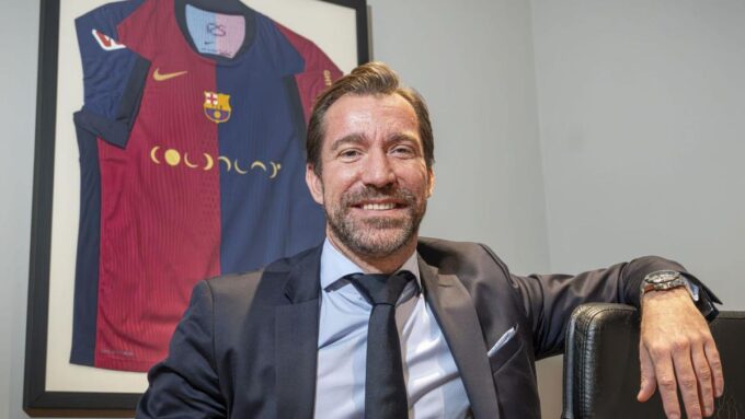 Marc Ciria con la camiseta del Barça de fondo. Fuente: El Periódico.