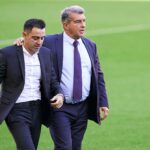 Joan Laporta junto a Xavi Hernández en la presentación del entrenador