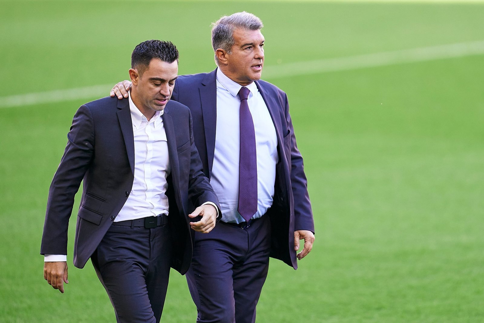 Joan Laporta junto a Xavi Hernández en la presentación del entrenador