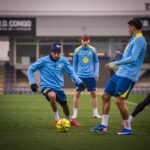 Raphinha entrenando con el grupo