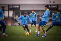 Raphinha entrenando con el grupo