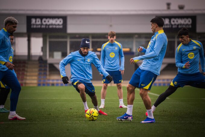 Raphinha entrenando con el grupo