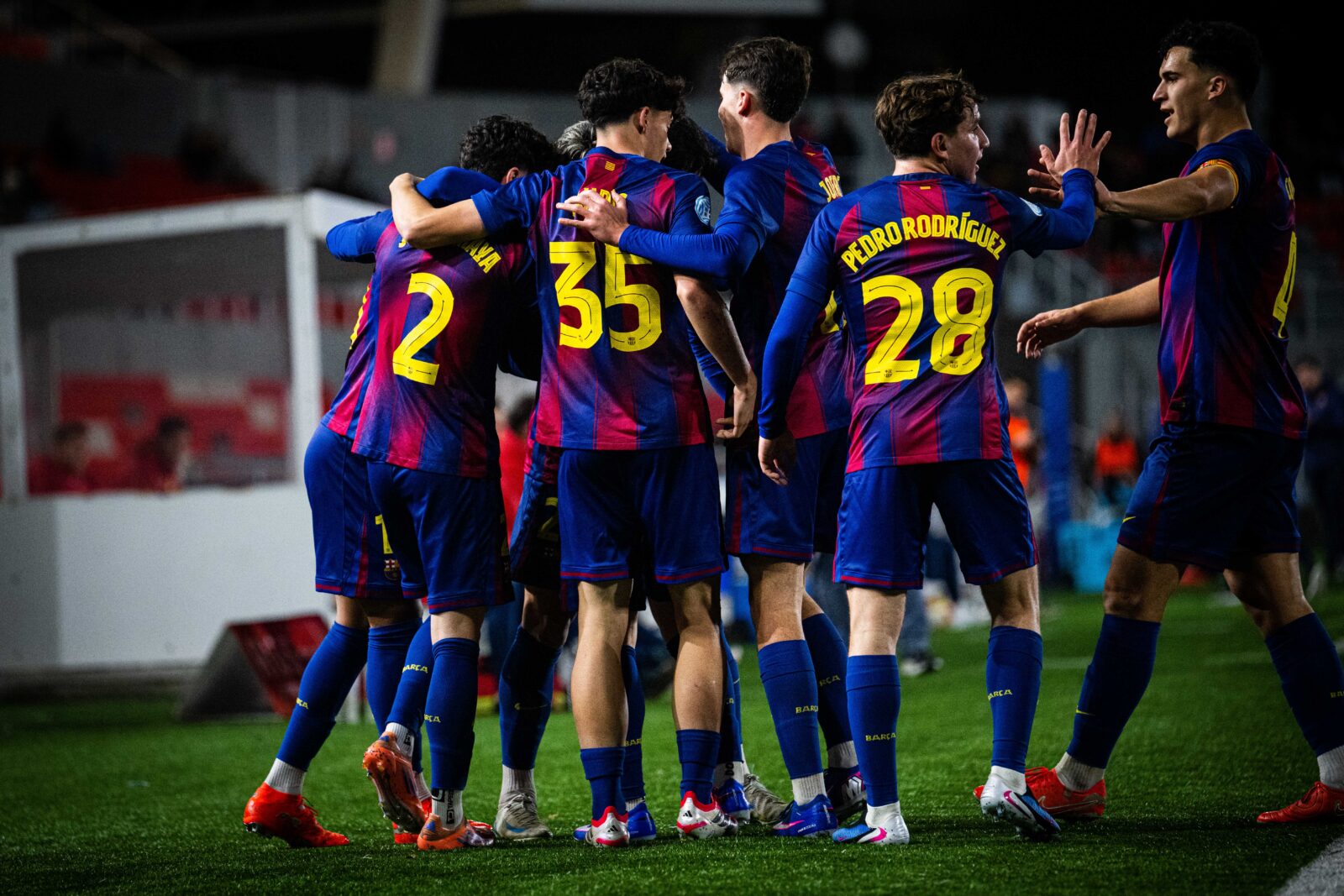 La celebración del equipo tras la victoria ante el Terrassa. Foto: FCB