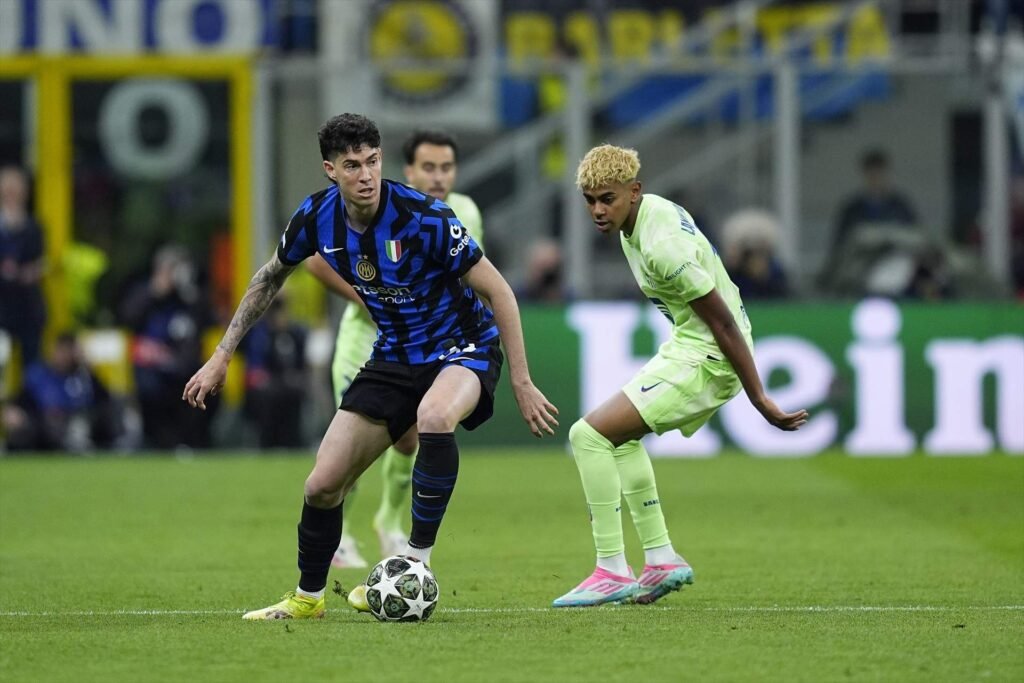 Bastoni en el partido frente al Barça en las semifinales de la Champions