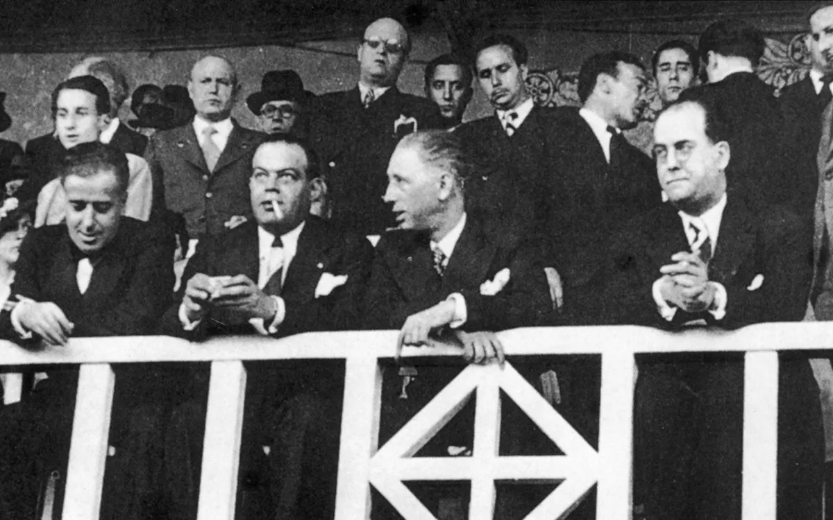 Josep Sunyol en el palco junto a Lluís Companys