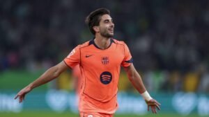 Ferran Torres celebrando su gol ante el Elche. / SPORT