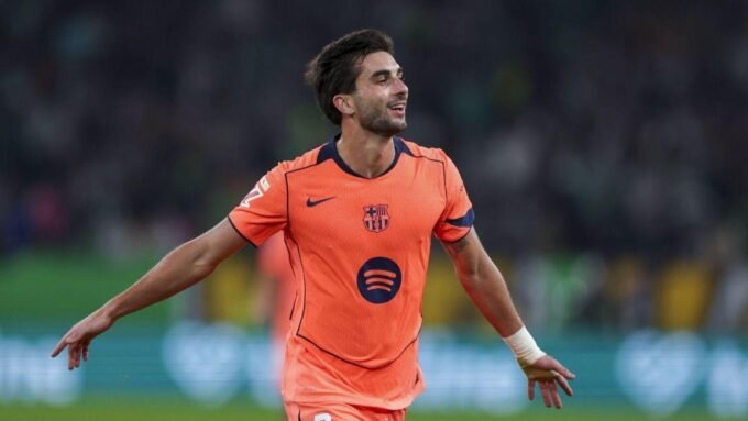 Ferran Torres celebrando su gol ante el Elche. / SPORT