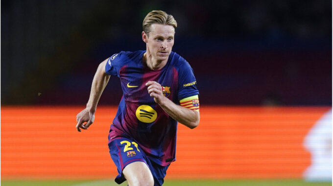Frenkie De Jong jugando con el Barça esta temporada