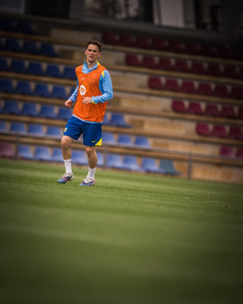 Gavi en el entrenamiento previo al partido frente al Atlético de Madrid