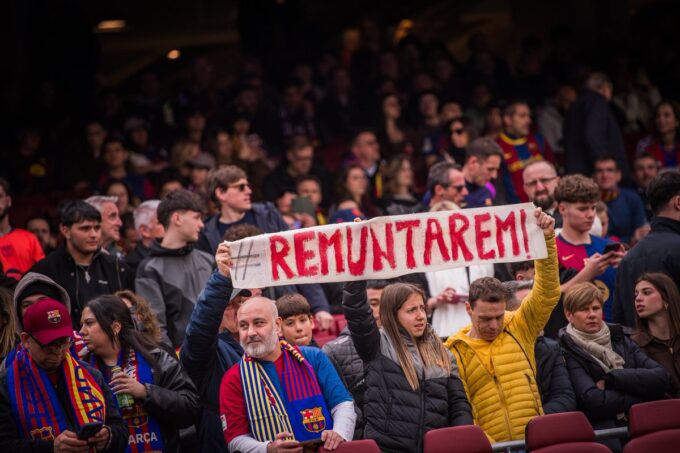 La grada también cree en la remontada.