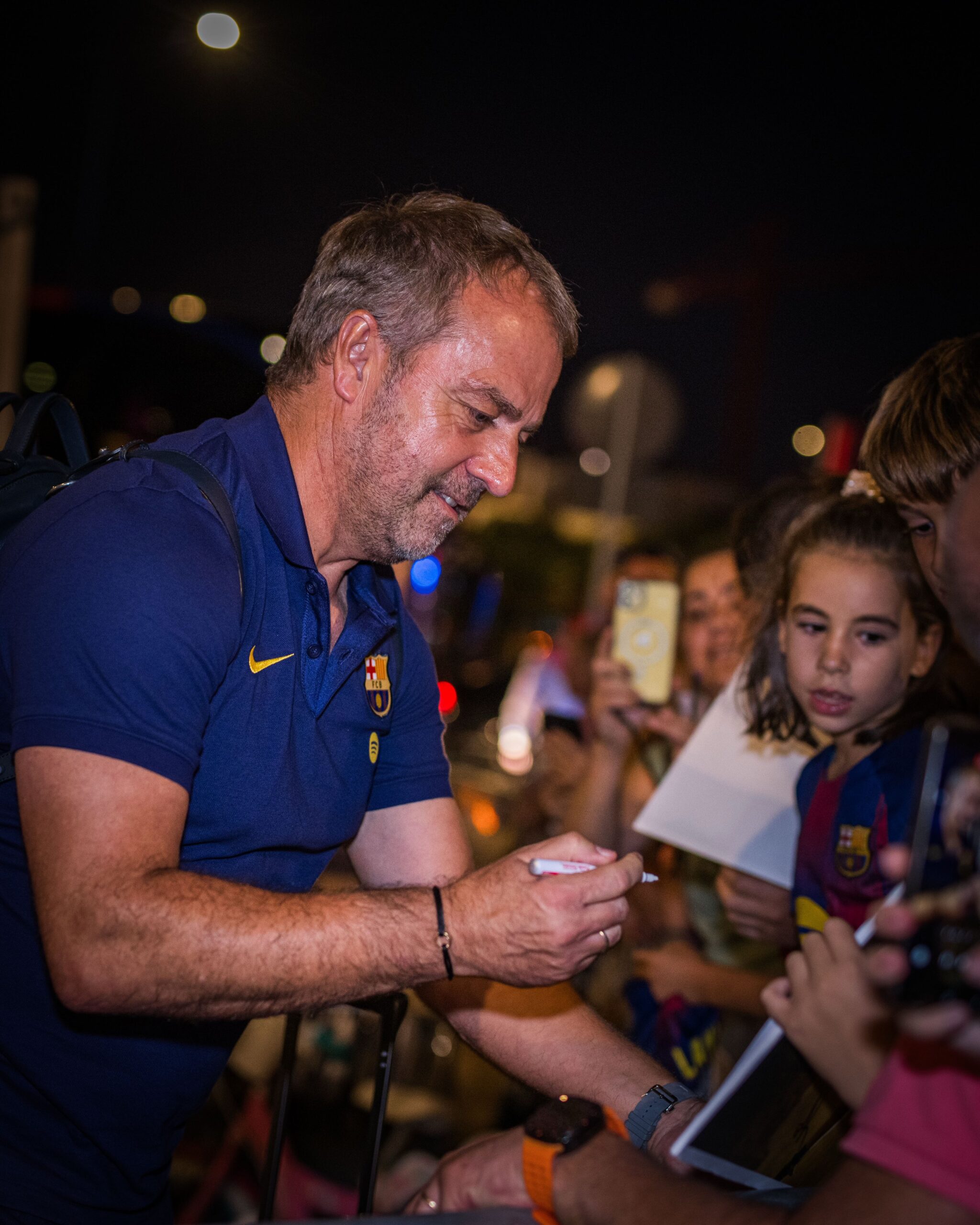 El entrenador del Barça con los seguidores