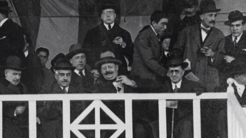 Gamper en el palco del Estadi de Les Corts