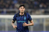 Alessandro Bastoni jugando con el Inter