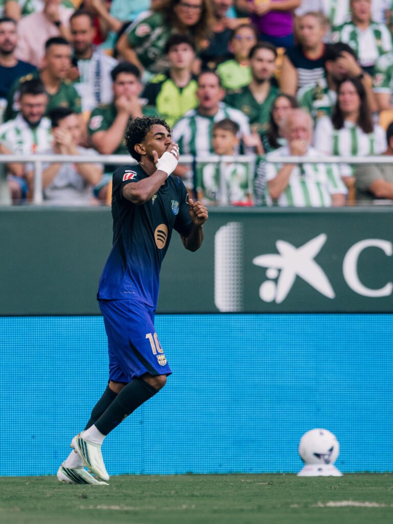 Lamine contra el Betis