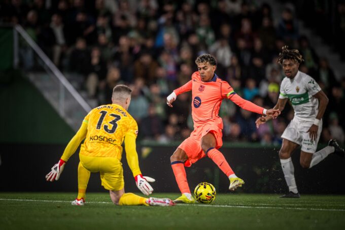 Lamine frente al Elche