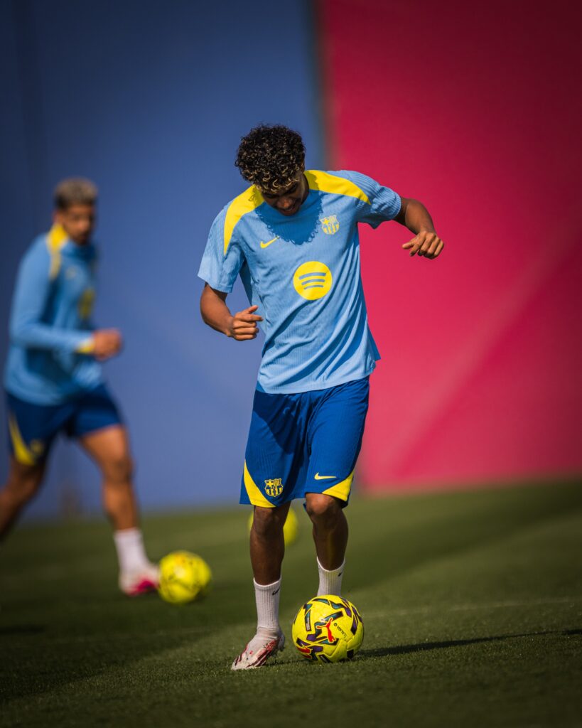 Lamine Yamal en el entrenamiento previo al Sevilla
