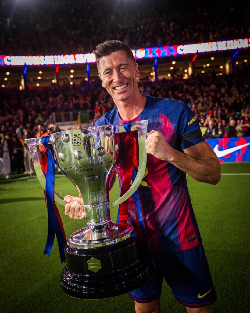 Lewandowski con el título de liga