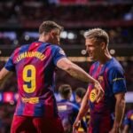 Leandowski y Dani Olmo celebran un gol