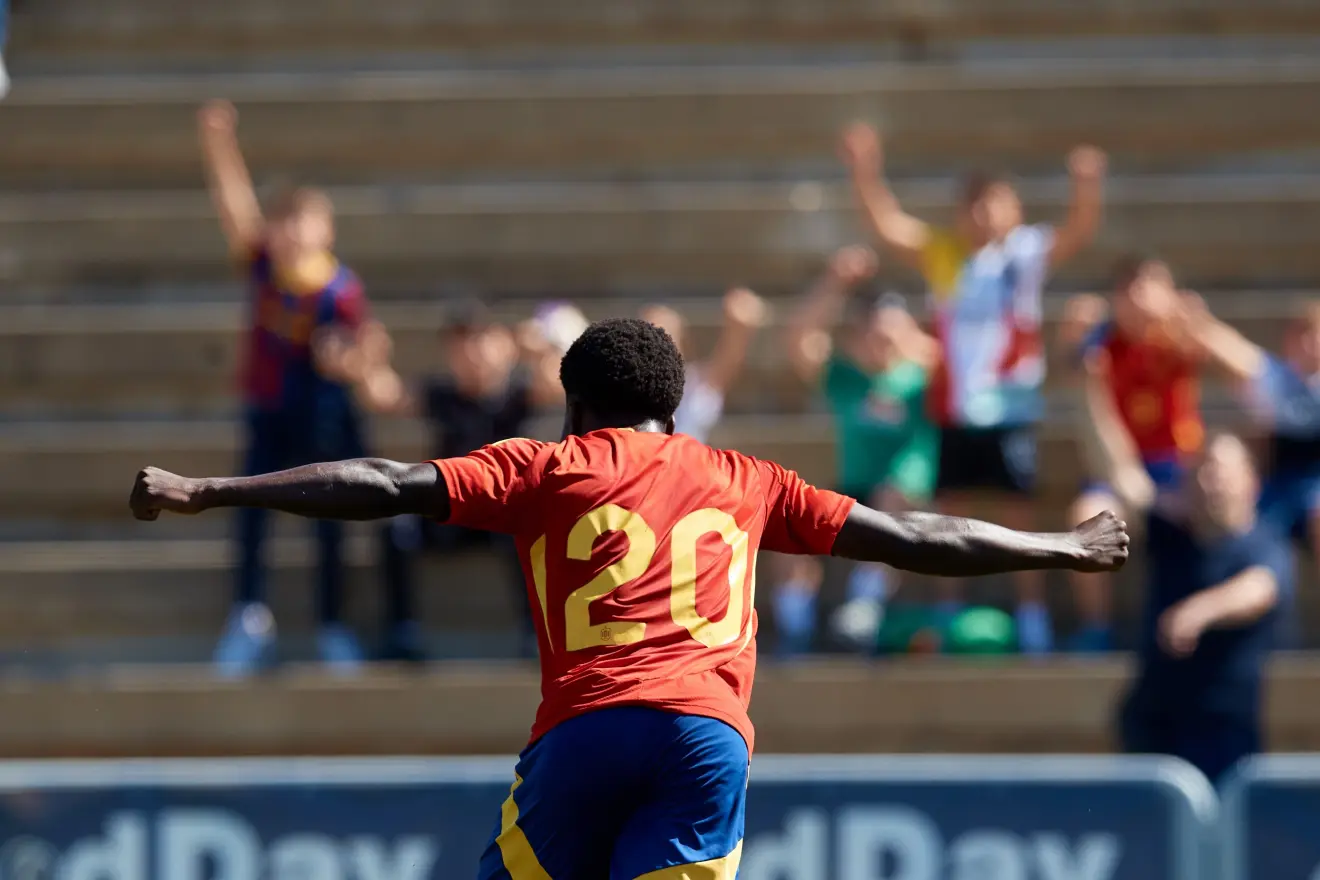 Ebrima con la selección española. 