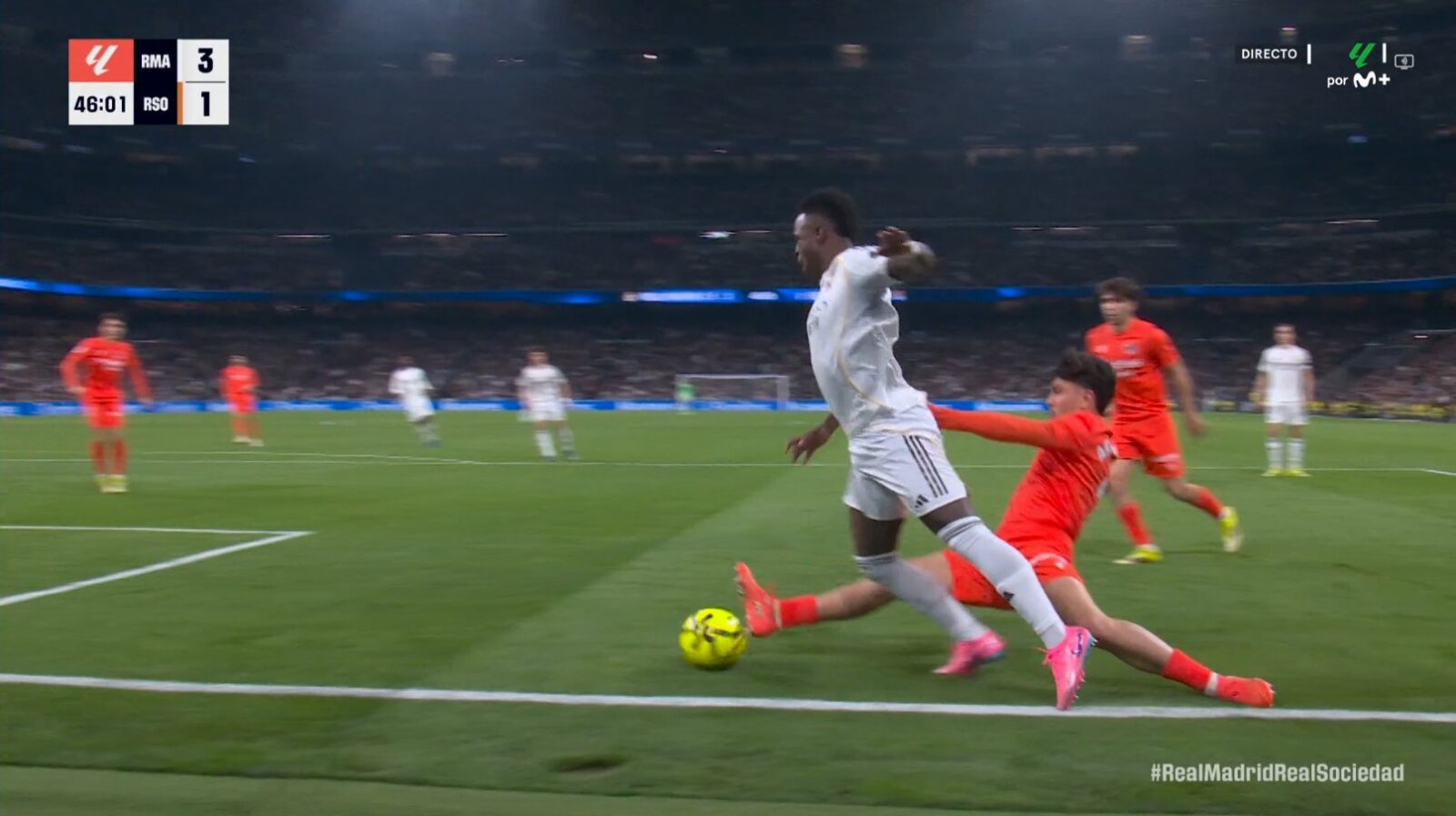 Vinícius en el penalti frente a la Real Sociedad